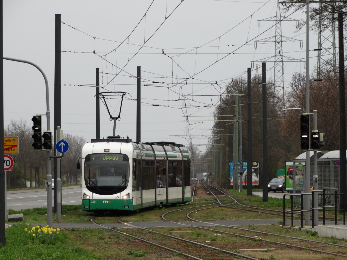 RNV Bombardier Variobahn 2221 am 28.03.15 in Ludwigshafen 