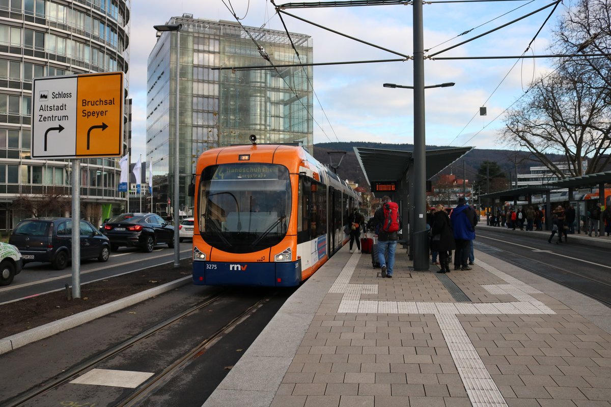 RNV Bombardier Variobahn 3275 (RNV8) am 21.12.19 in Heidelberg