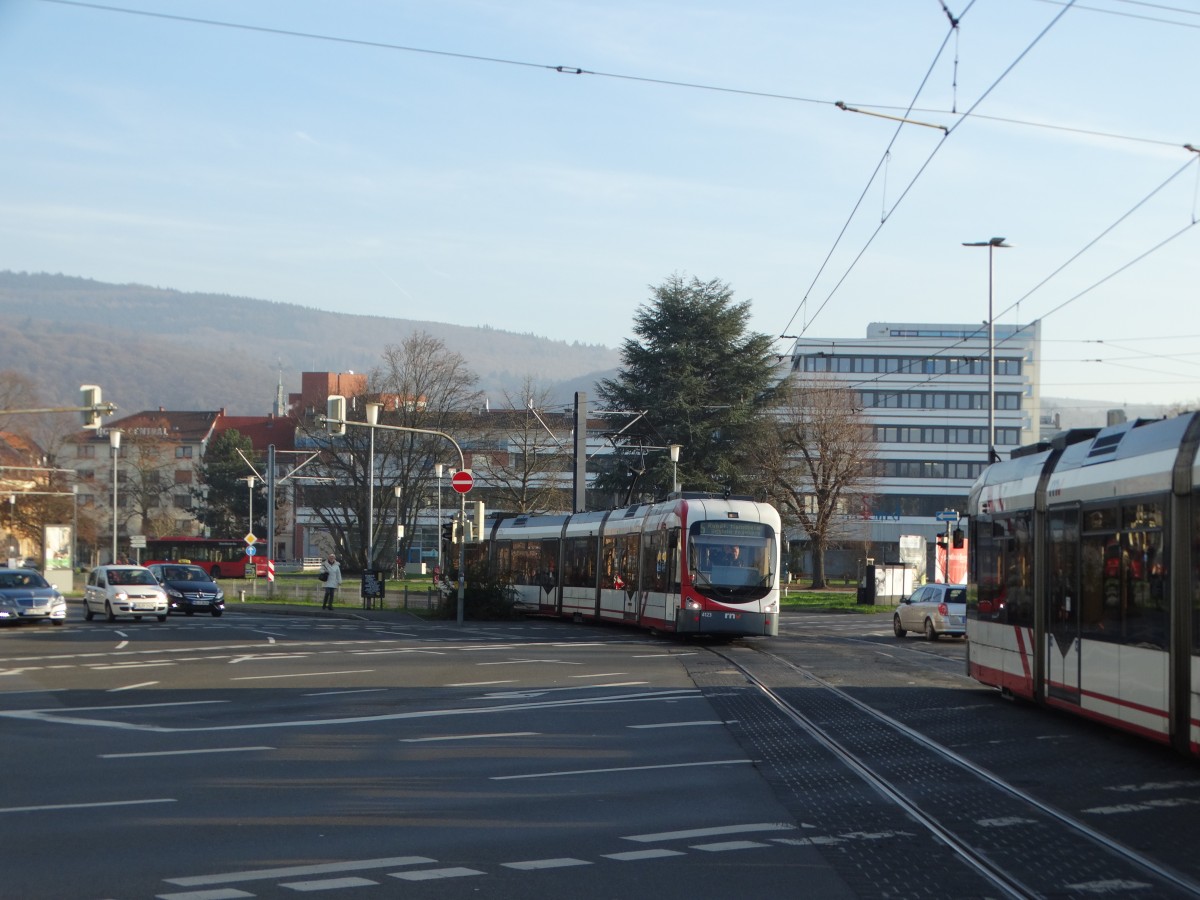 RNV Bombardier Variobahn 4123 (RNV6) am 10.12.15 in Heidelberg