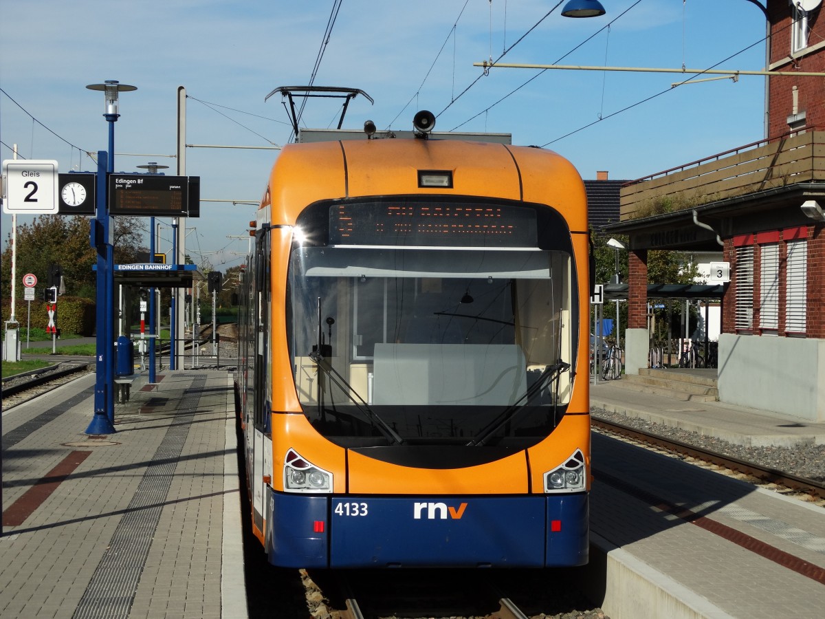 RNV Bombardier Variobahn 4133 am 18.10.14 in Edingen OEG Bhf 