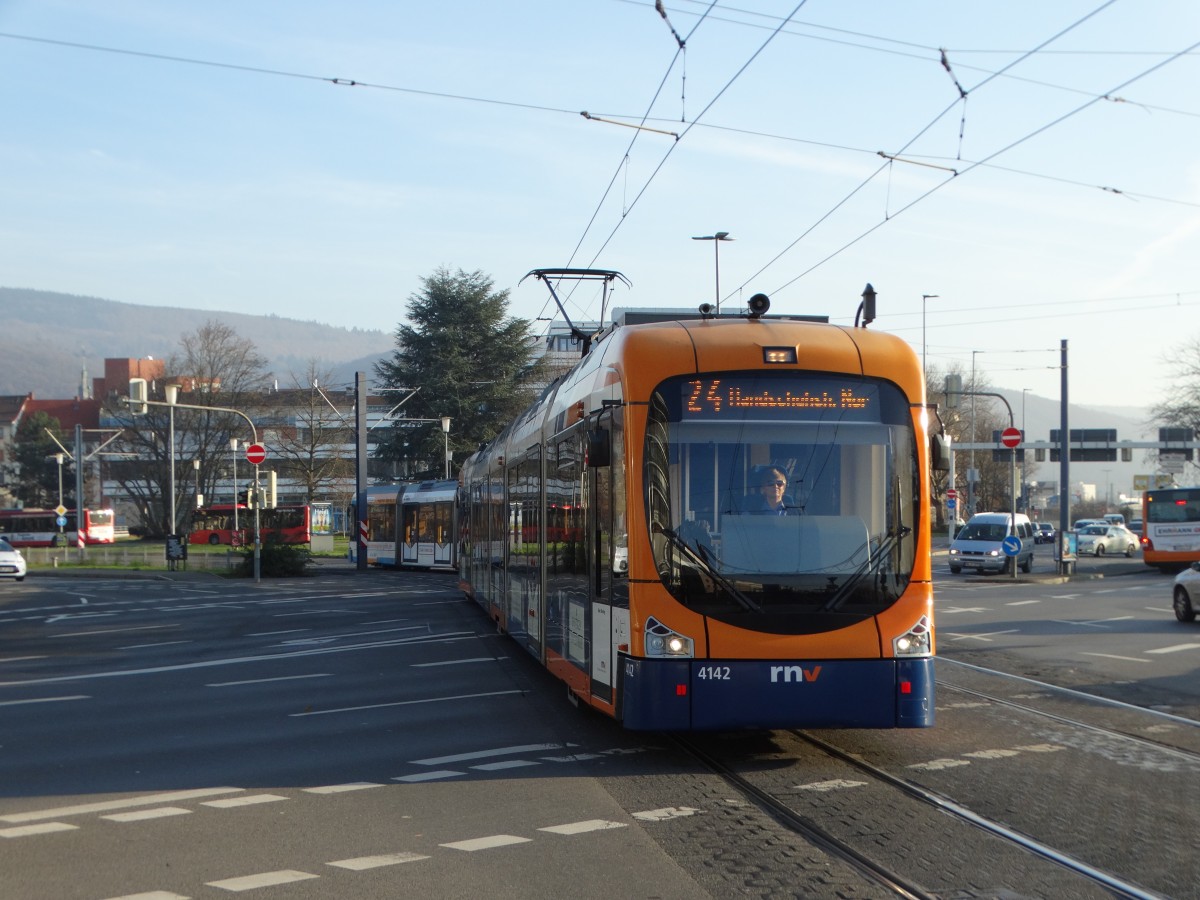 RNV Bombardier Variobahn 4142 (RNV6) am 10.12.15 in Heidelberg auf der 24