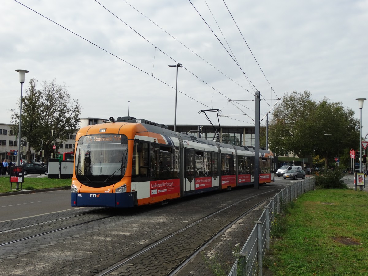 RNV Bombardier Variobahn 4143 am 09.10.15 in Heidelberg
