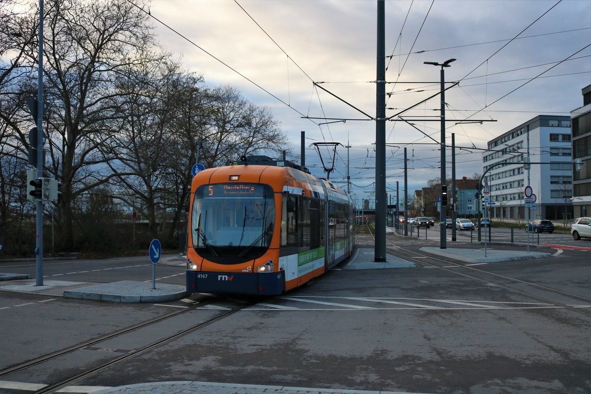 RNV Bombardier Variobahn 4147 (RNV6) am 21.12.19 in Heidelberg