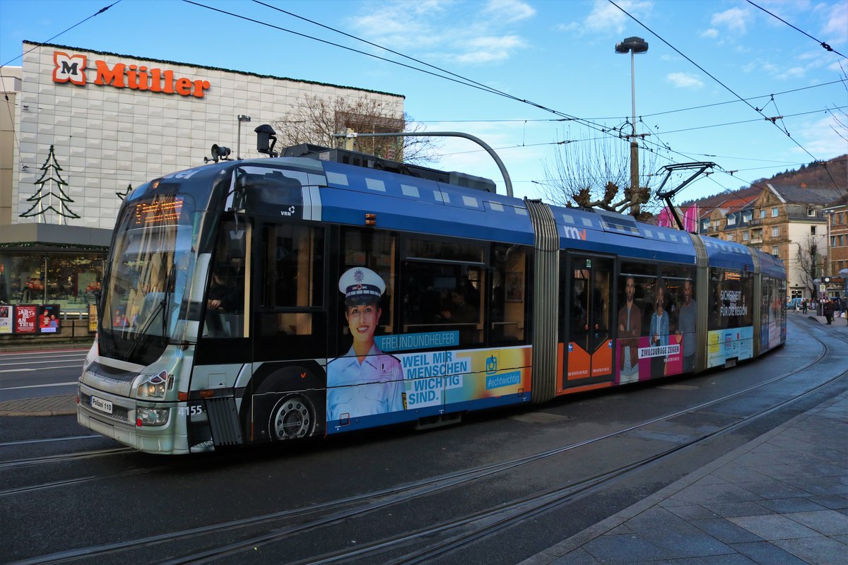 RNV Bombardier Variobahn 4155 (RNV6) am 21.12.19 in Heidelberg mit Werbung für die Polizei 
