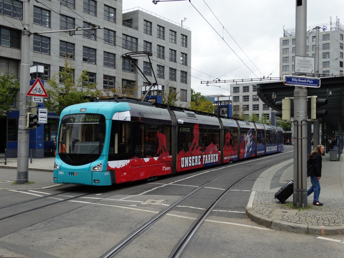 RNV Bombardier Variobahn 5701 (RNV 8) ADLER Mannheim Werbung am 05.09.15 in Mannheim Hbf