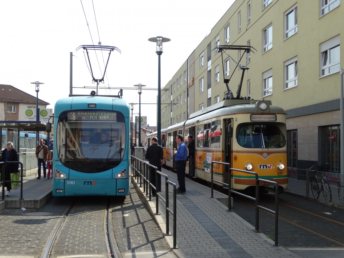 RNV Bombardier Variobahn 5701 (RNV8) (Adler Mannheim) trifft auf RHB 1017+1057 am 28.03.15 in Mannheim bei einer IGN Sonderfahrt