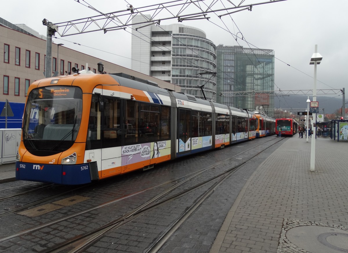 RNV Bombardier Variobahn 5762 und 4134 als Doppeltraktion am 27.02.15 in Heidelberg auf der Linie 5 (ex OEG)