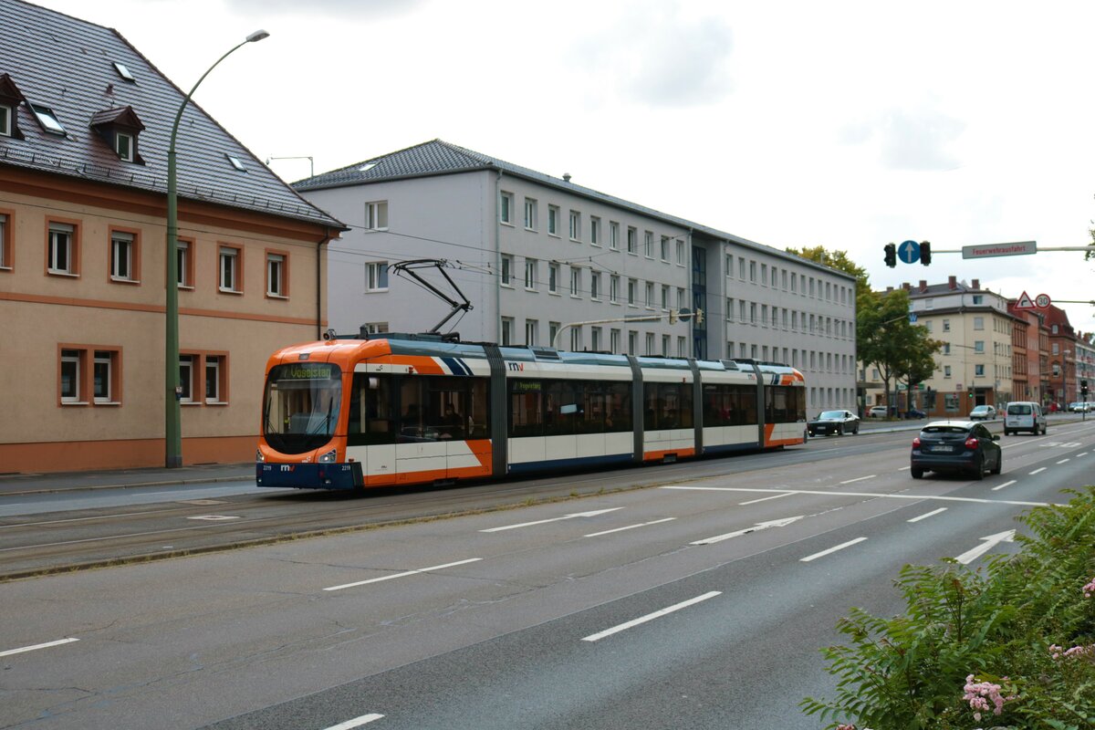 RNV Bombardier Variobahn RNV6 2214 am 20.08.21 in Ludwigshafen