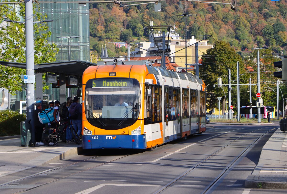 RNV Bombardier Variobahn RNV6 4132 am 27.09.26 in Heidelberg 