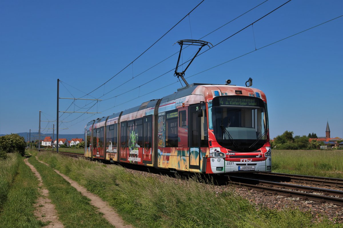 RNV Bombardier Variobahn RNV6 Wagen 2221 am 16.05.20 bei Maxdorf RHB