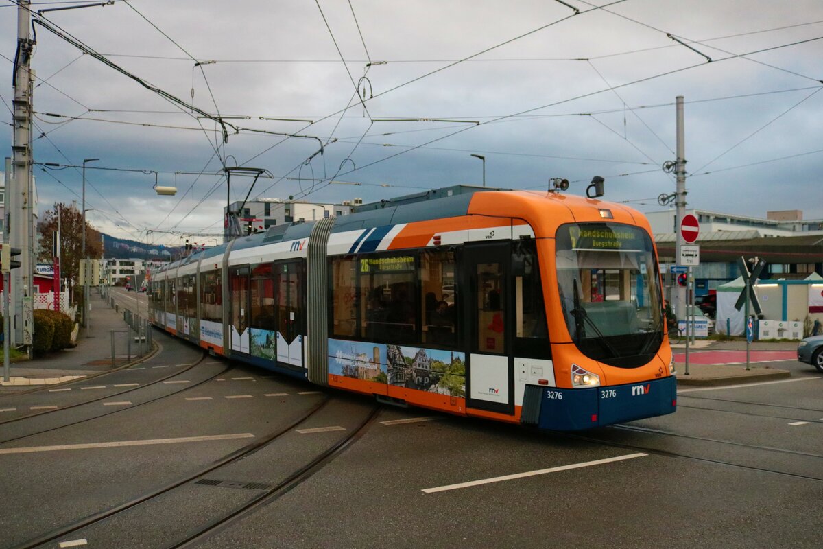 RNV Bombardier Variobahn RNV8 Wagen 3276 am 21.12.22 in Heidelberg Hbf Vorplatz