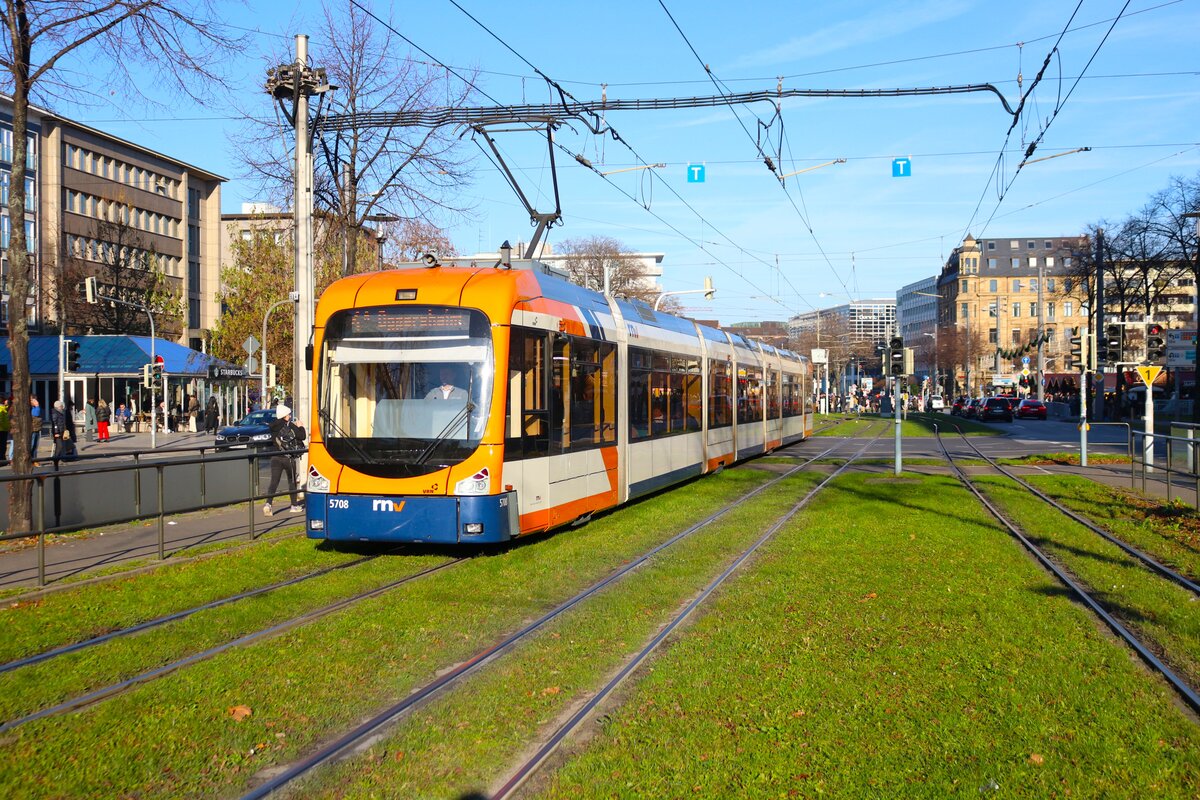 RNV Bombardier Variobahn RNV8 Wagen 5708 am 30.11.24 in Mannheim 