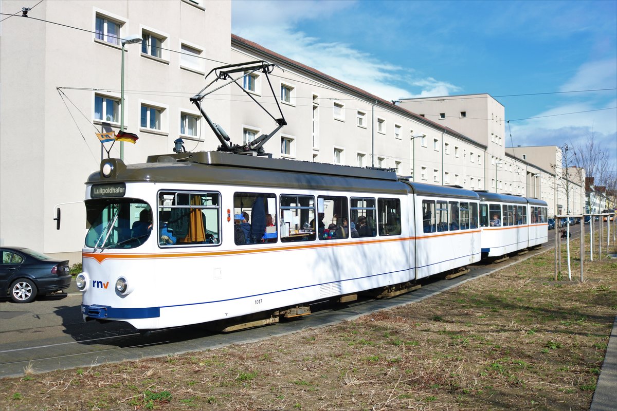 RNV Düwag Hängerzug 1017+1057 am 01.03.20 in Ludwigshafen bei einer Sonderfahrt