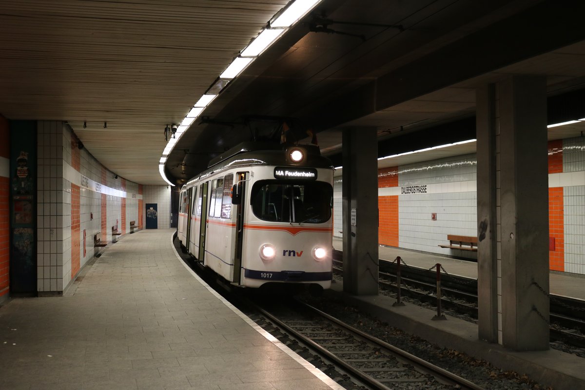 RNV Düwag Hängerzug 1017+1057 am 01.03.20 in Mannheim Dalbergstraße bei einer Sonderfahrt