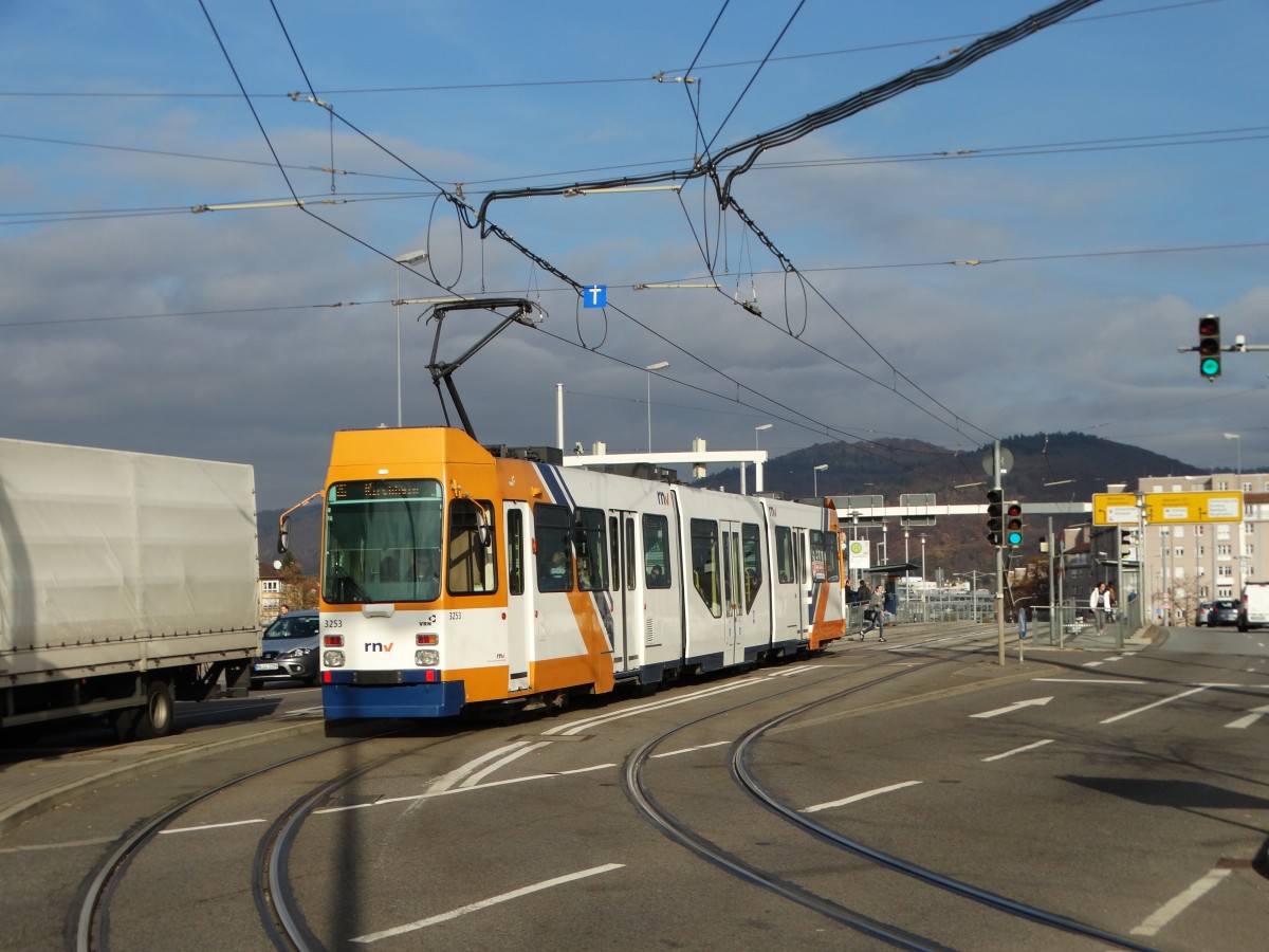 RNV Düwag M8C 3253 (modernisiert) am 12.11.15 in Heidelberg 