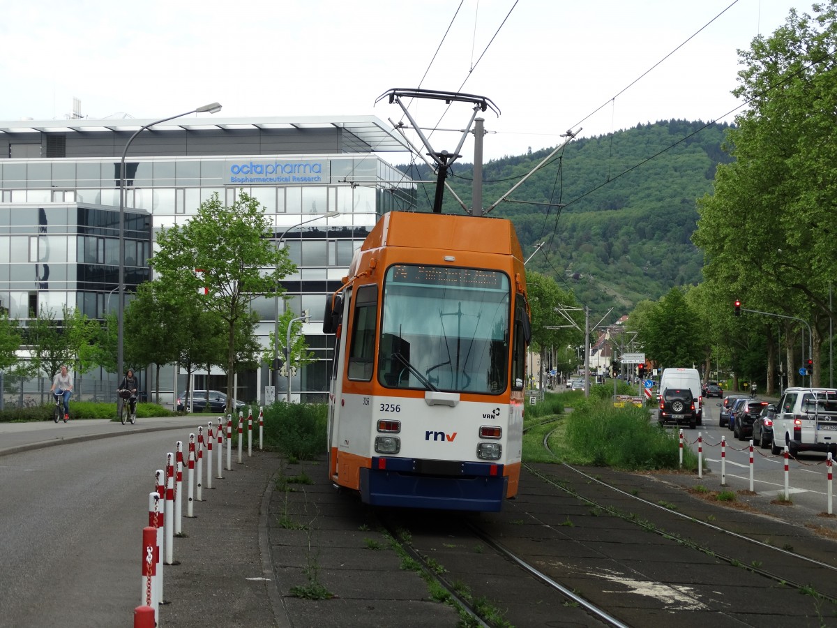 RNV Düwag M8C 3256 (modernisiert) am 08.05.15 in Heidelberg 