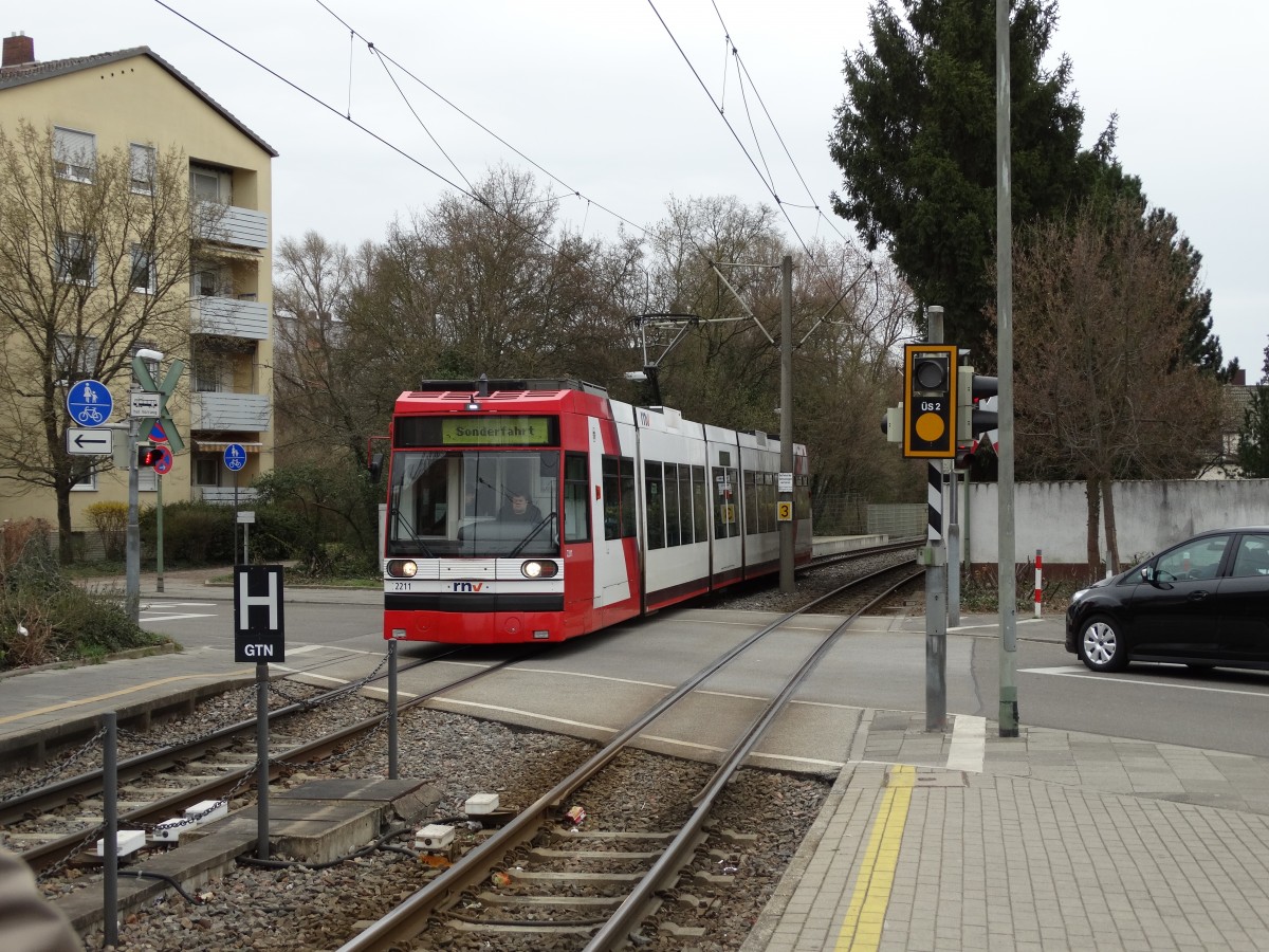 RNV GT6N 2111 (Wackeldackel) am 28.03.15 in Ludwigshafen 