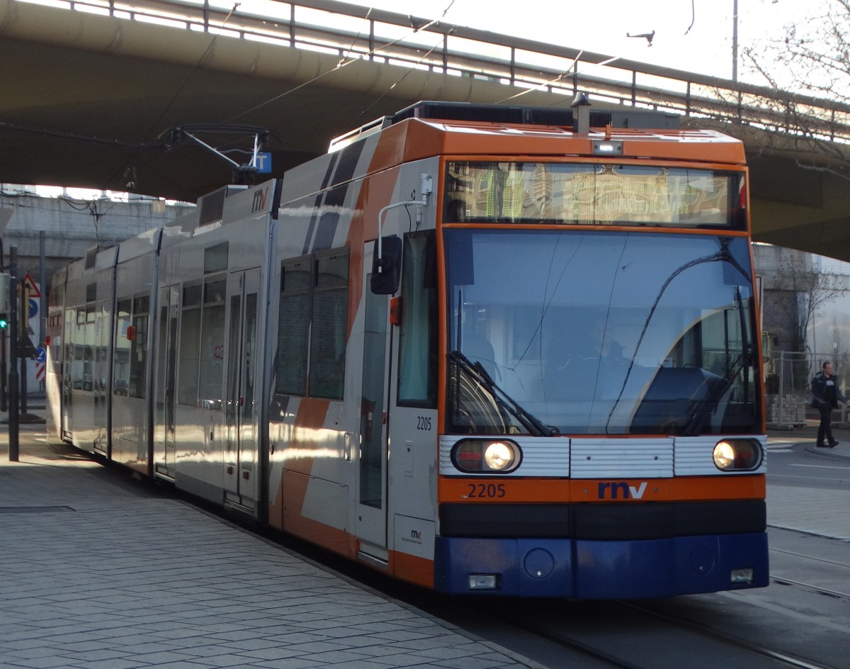 RNV GT6N 2205 am 19.12.15 auf der Linie 10 in Ludigshafen