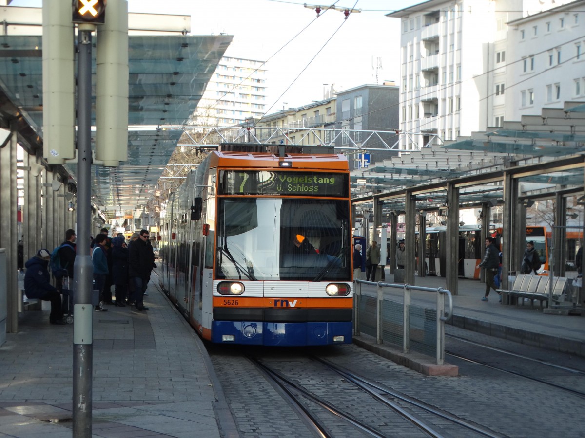 RNV GT6N 5626 am 19.12.15 auf der Linie 7 in Ludigshafen 