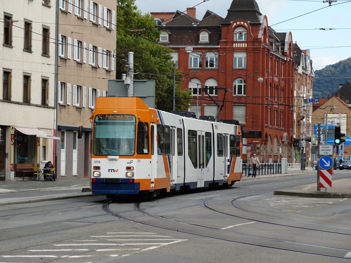 RNV M8C 3258 (modernisiert) am 27.09.14 in Heidelberg