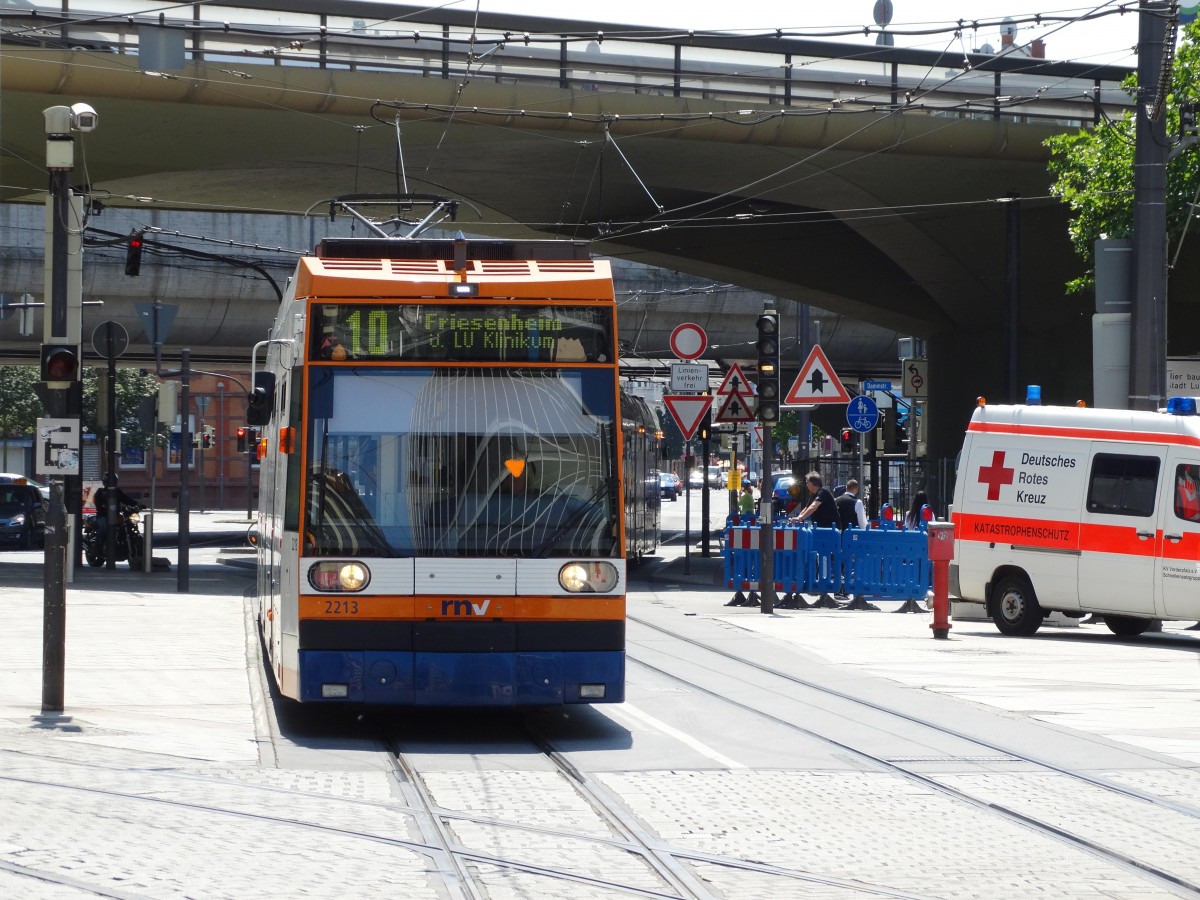 RNV MGT6N 2213 am 11.07.15 in Ludwigshafen auf der Linie 10