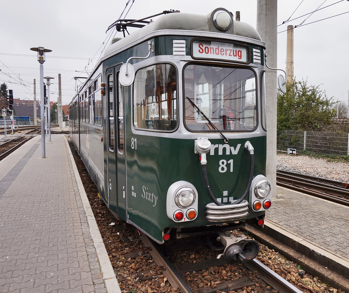 rnv-Tramwagen 81  EICHBAUM , am 19.3.2016 als Sonderzug im Bahnhof Käfertal.