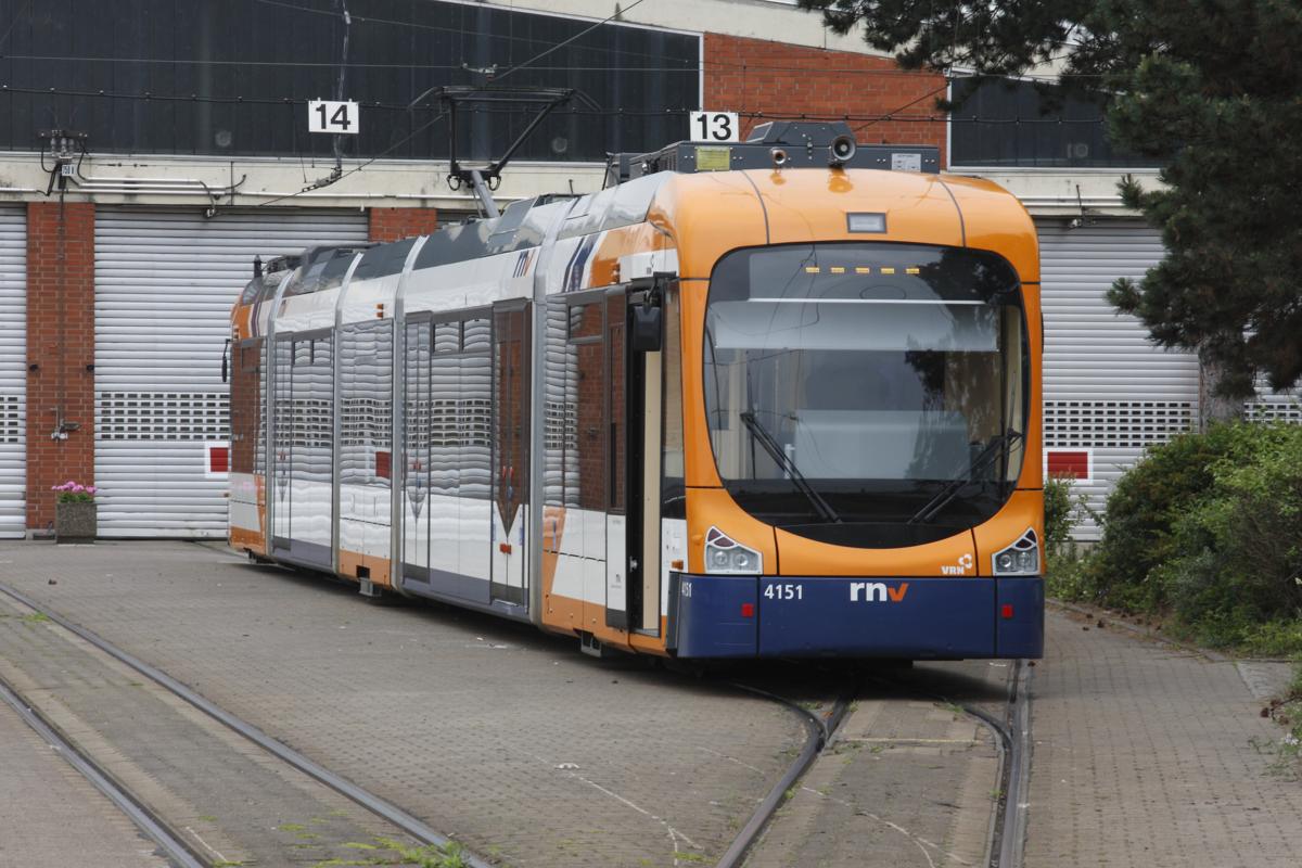 RNV Triebwagen 4151 im Depot in Mannheim - Käfertal am 29.5.2014.