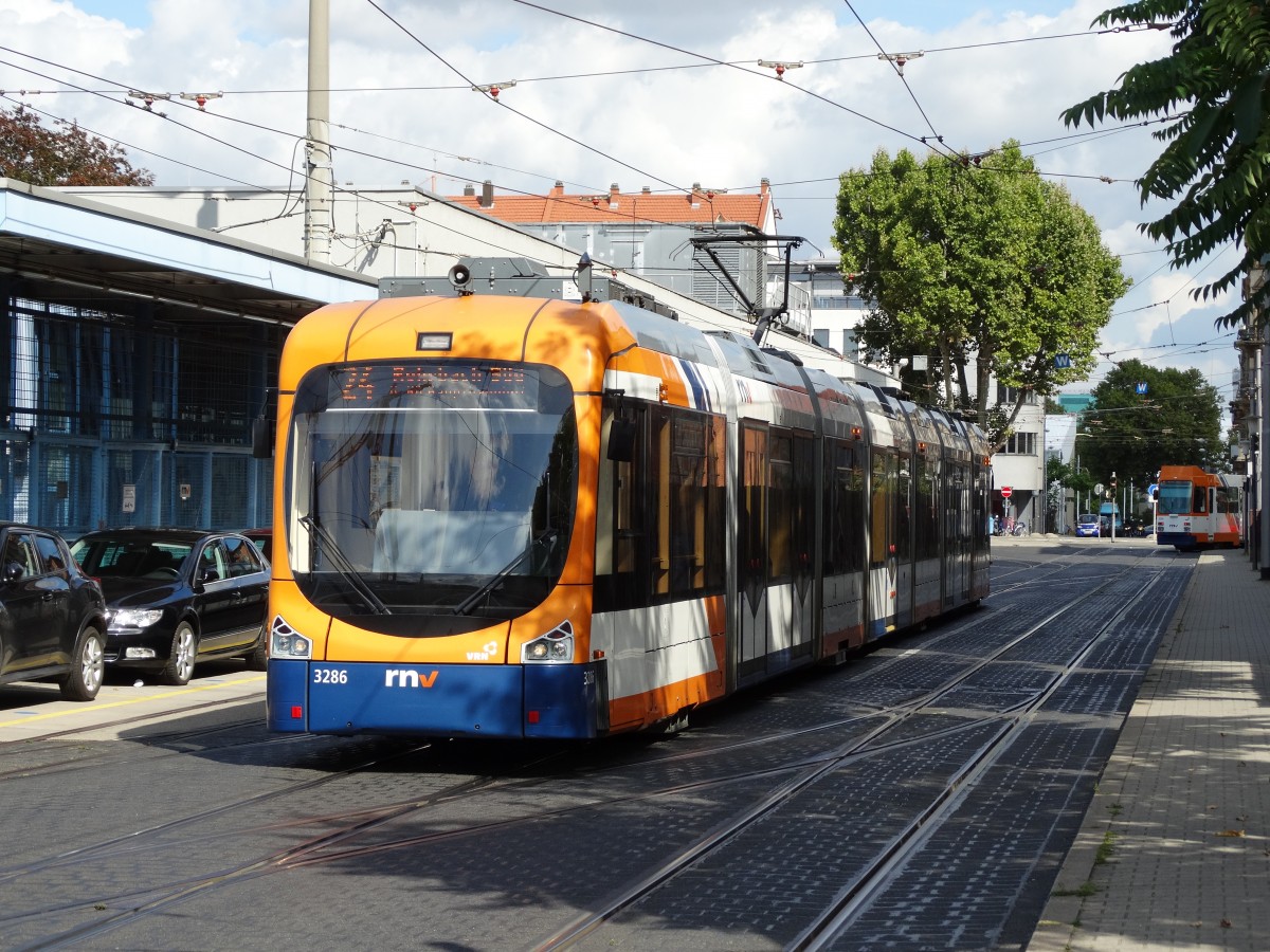 RNV Variobahn 3286 auf der Linie 24 30.08.14 in Heidelberg 