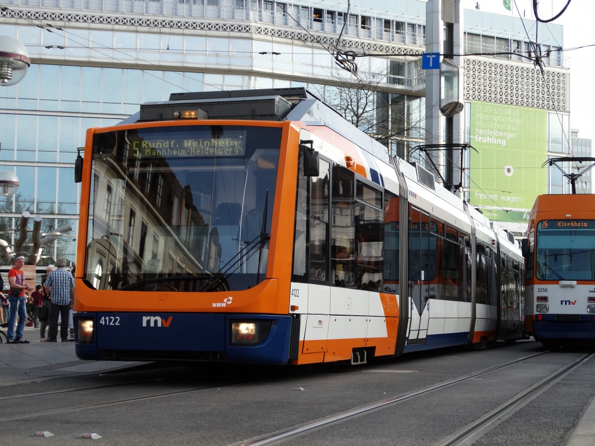 RNV Variobahn 4122 am 15.04.15 in Heidelberg