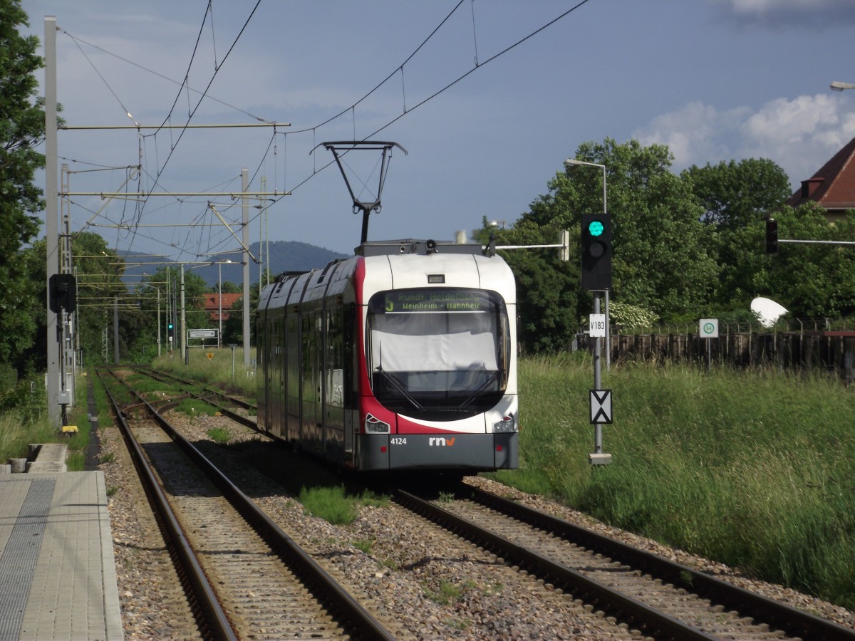 RNV Variobahn 4124 (ex OEG) am 15.05.11 bei Mannheim 