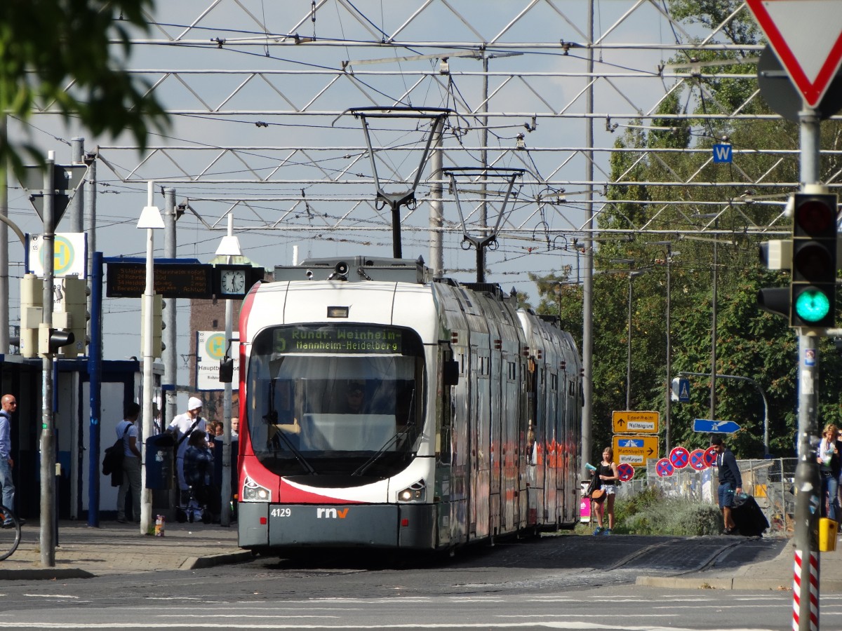 RNV Variobahn 4129 mit Wagen 4130 als Doppeltraktion (ex OEG) am 27.09.14 in Heidelberg auf der Linie 5 