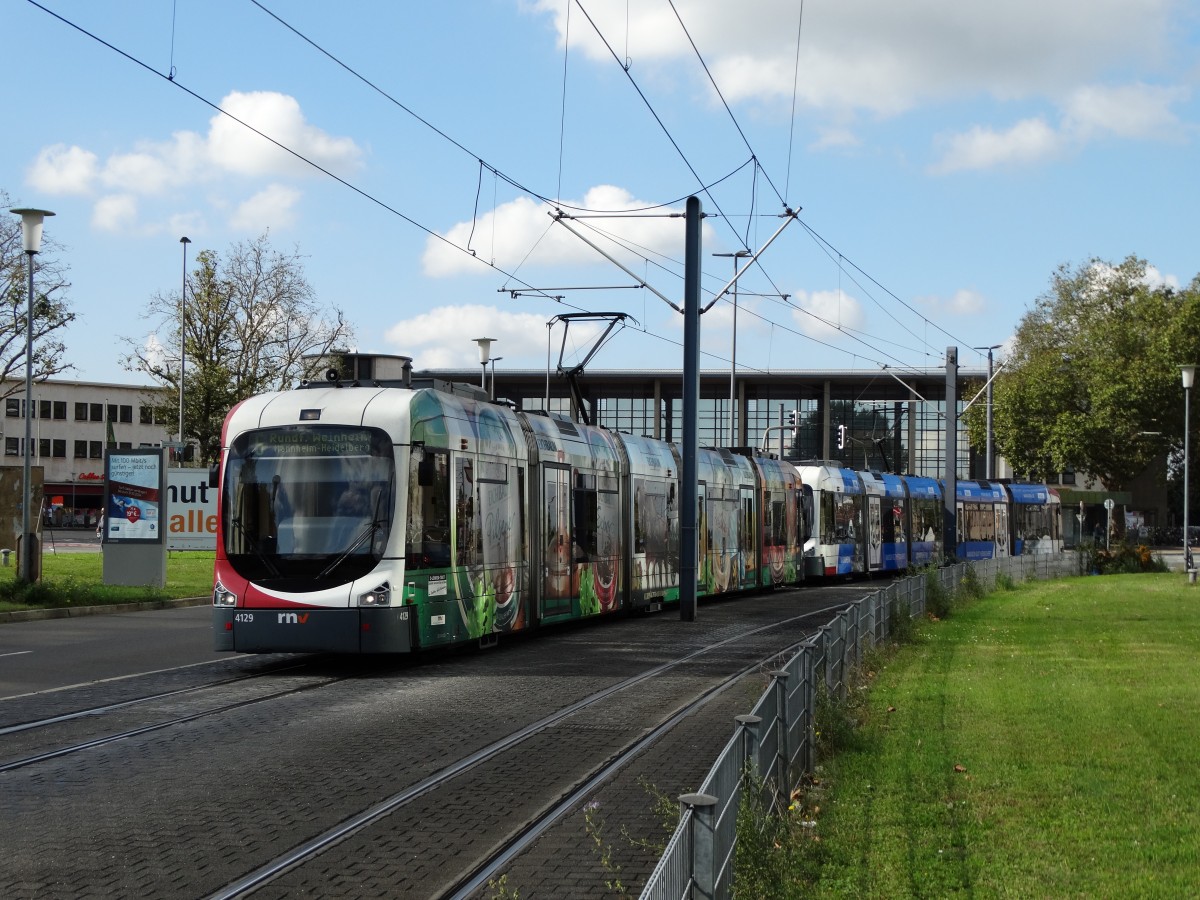 RNV Variobahn 4129 mit Wagen 4130 als Doppeltraktion auf der Linie 5 am 27.09.14