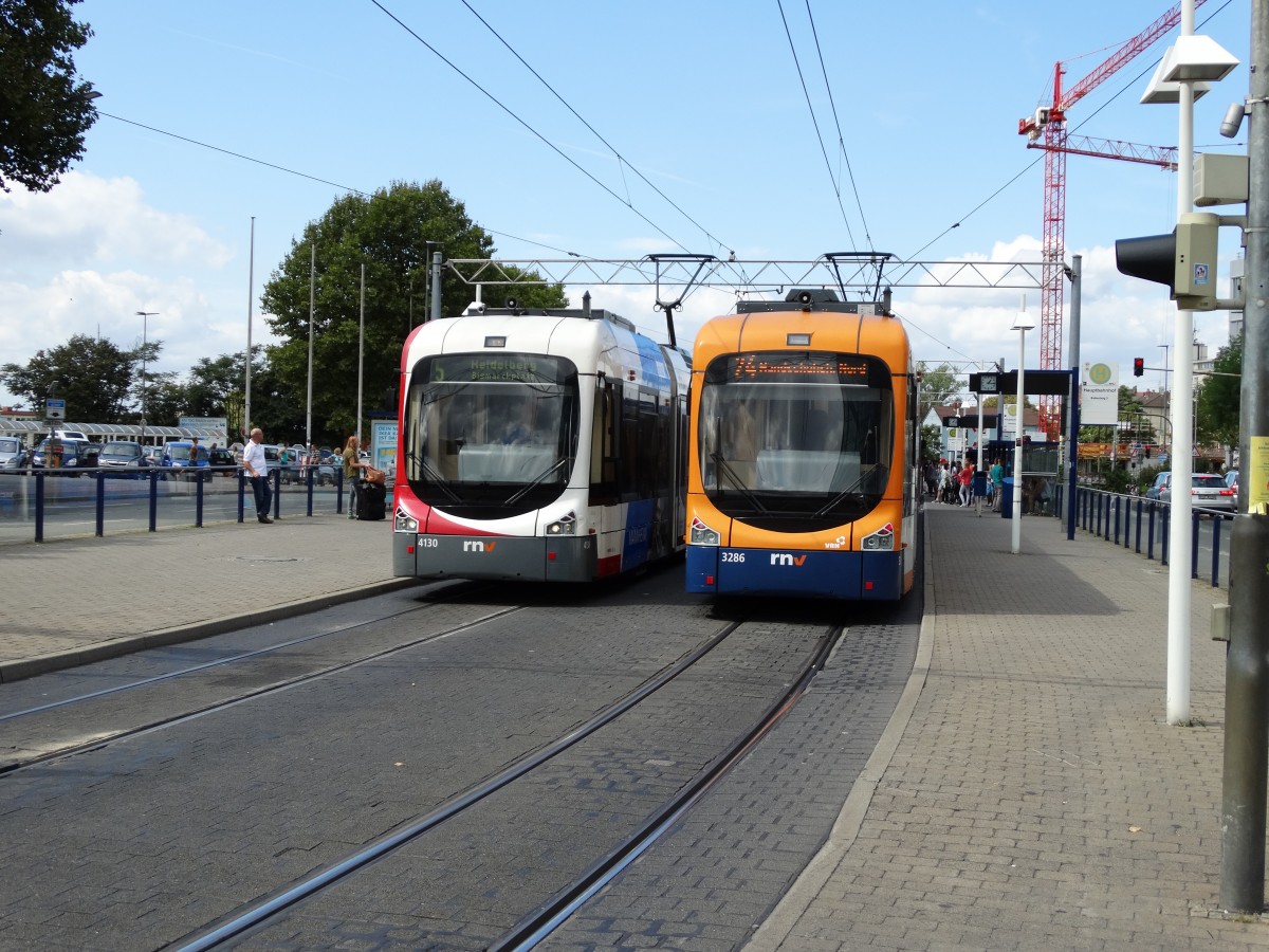 RNV Variobahn 4130 (ex OEG) und 3286 am 30.08.14 in Heidelberg 