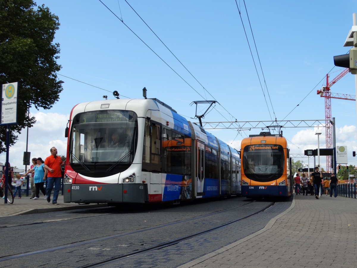 RNV Variobahn 4130 (ex OEG) und 3286 am 30.08.14 in Heidelberg