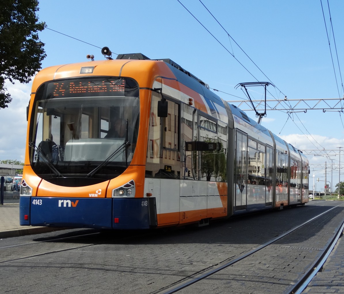 RNV Variobahn 4143 auf der Linie 24 am 30.08.14 in Heidelberg