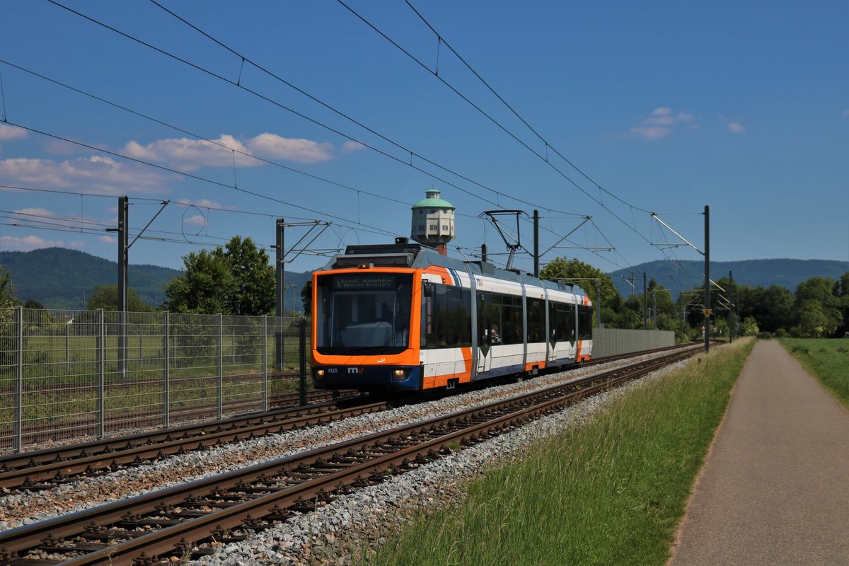 RNV Variobahn RNV1 Wagen 4120 am 16.05.20 bei Edingen OEG 