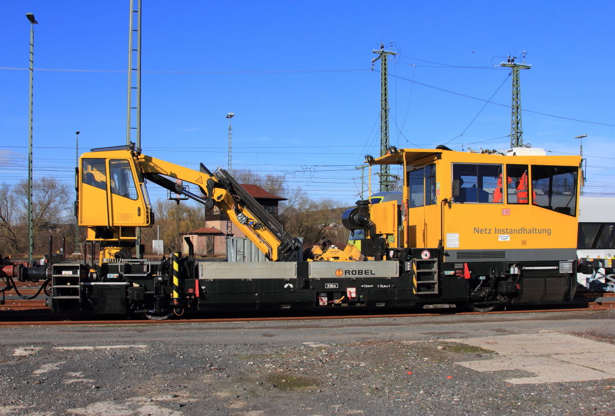 Robel Gleisarbeitsfahrzeug BAMOWAG 54.22 DB Netzinstandhaltung in Lichtenfels am 29.01.2016. 