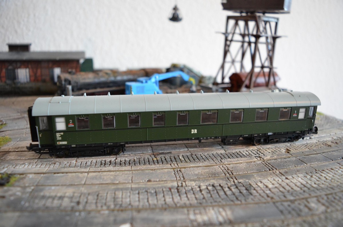 Roco 45675 D-Zugwagen Bauart AB4üpe 1./2.Klasse DR 241-112 Ep: III Beheimatung: Leipzig 6/2015