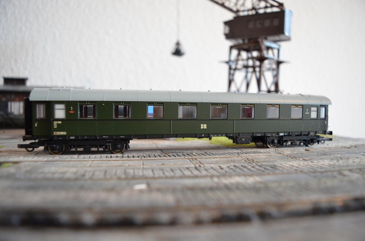 Roco 45677 D-Zugwagen Bauart AB4ü-2 1. Klasse DR 241-016 Ep: III Beheimatung: Leipzig 6/2015
