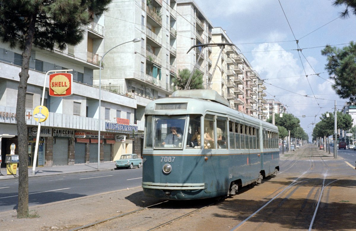 Roma / Rom ATAC Linea tranviaria / SL 14 (TAS 7087) Via Prenestina am 24. August 1970. - Scan eines Farbnegativs. Film: Kodak Kodacolor X.