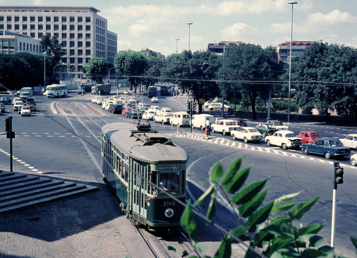 Roma / Rom ATAC Linea tranviaria / SL 5 (MRS-Tw 2145) Piazza di Porta Capena am 23. August 1970. - Scan eines Diapositivs. 