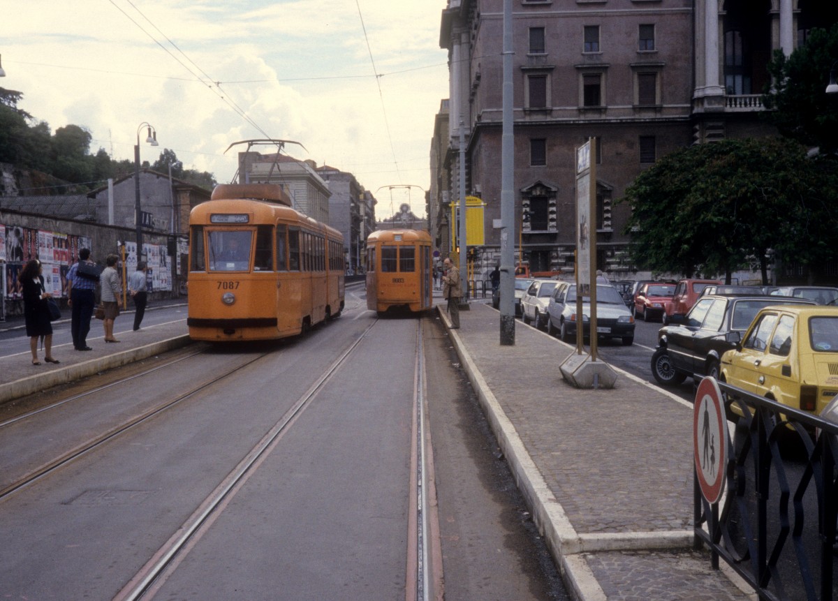 Roma / Rom ATAC SL 225 (GTw 7087 / Tw 8003) Piazza della Marina im Oktober 1990.