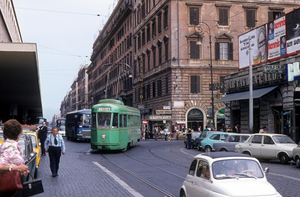 Roma / Rom ATAC SL 14 (Tw 8027) Via Giovanni Giolitti / Stazione Centrale Roma-Termini am 19. Juni 1975.