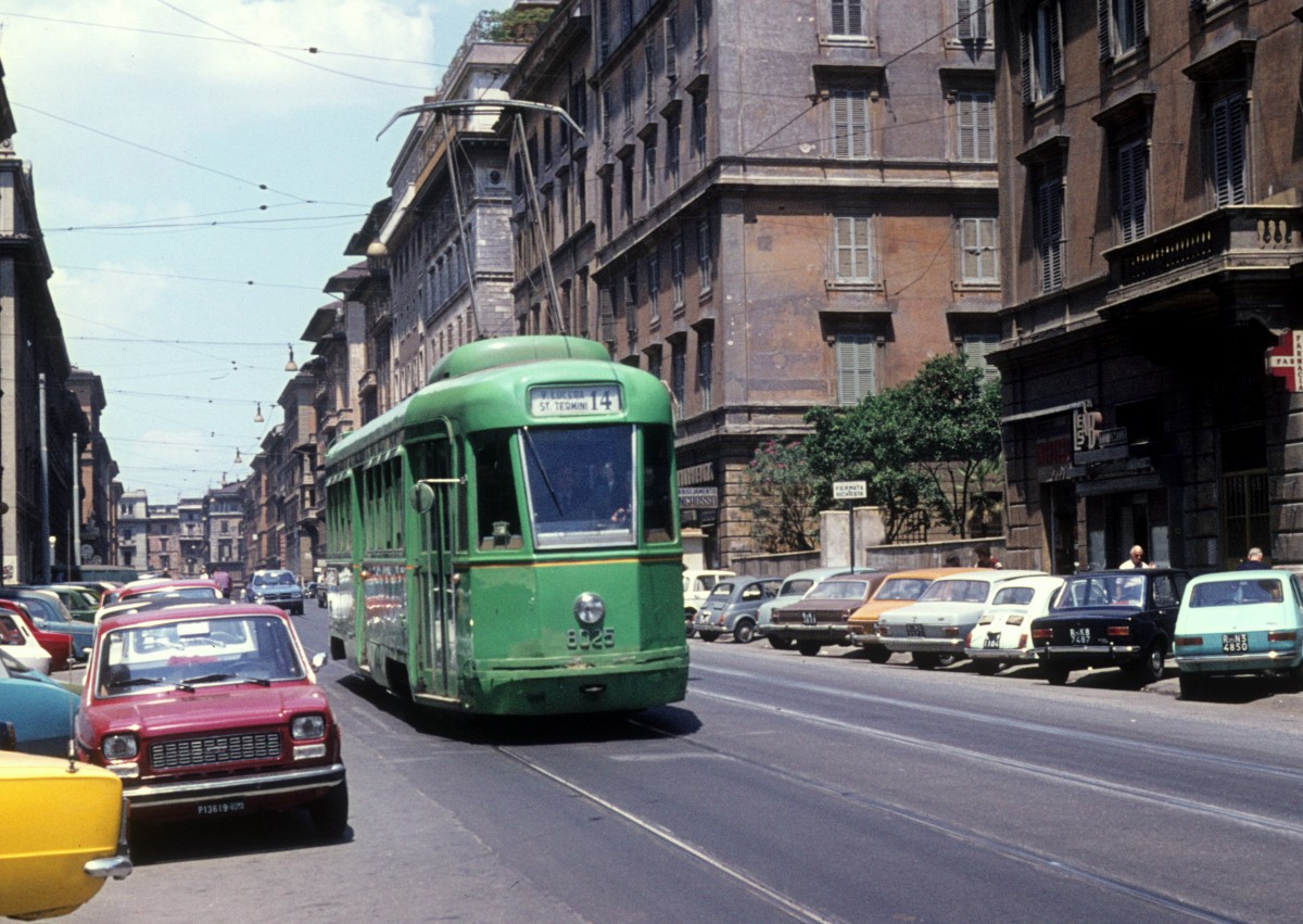 Roma / Rom ATAC SL 14 (Tw 8025) Via Napoleone III am 21. Juni 1975.