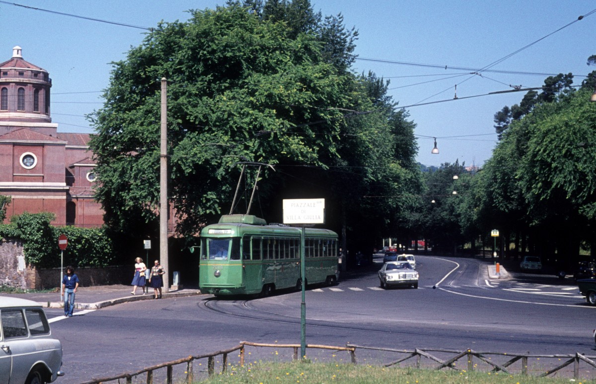 Roma / Rom ATAC SL 19 (GTw 7019) Piazzale di Villa Giulia am 20. Juni 1975.