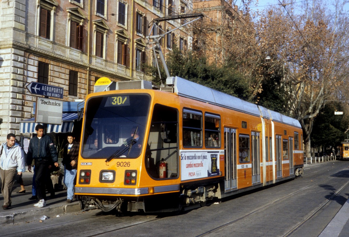 Roma / Rom ATAC SL 30/ (Socimi-ZR-NfGTw 9026) Viale Carlo Felice / Piazza di Porta Giovanni im Februar 1993.