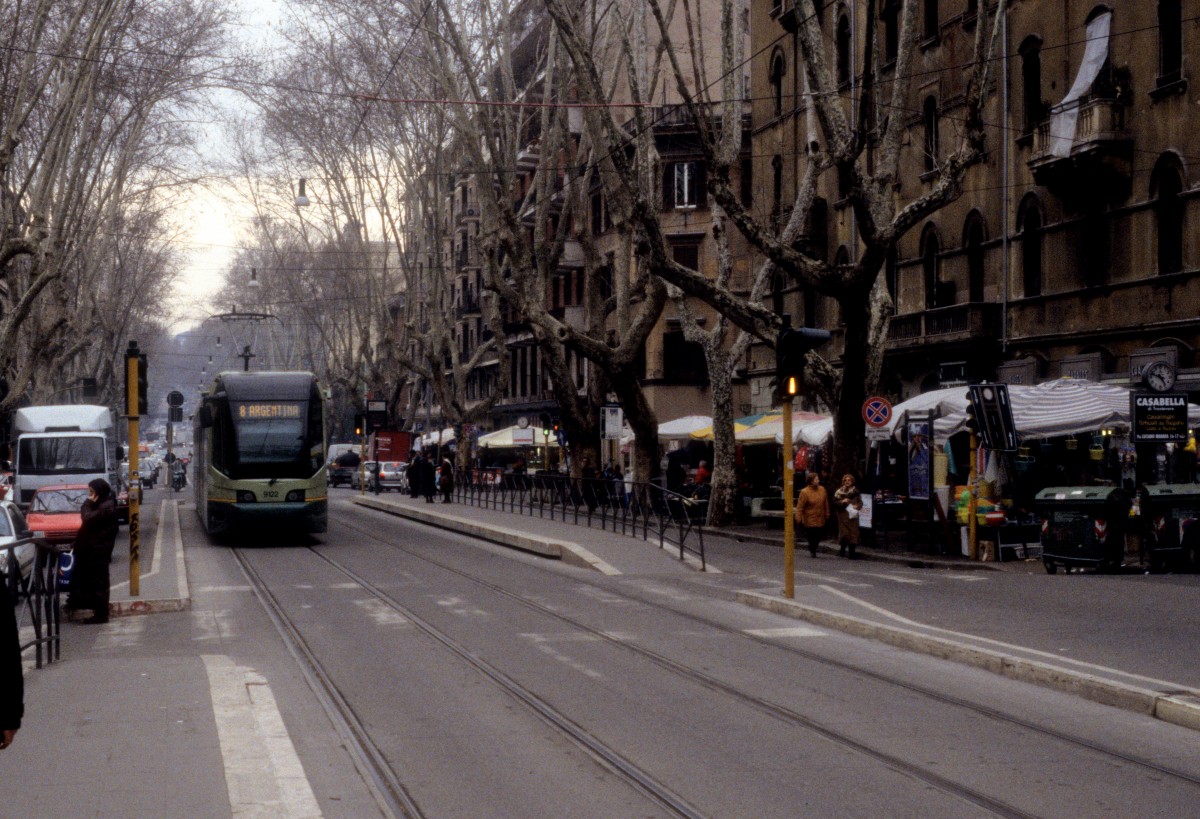 Roma / Rom ATAC SL 8 (NfGTw 9122) Viale Trastevere im Februar 2000.