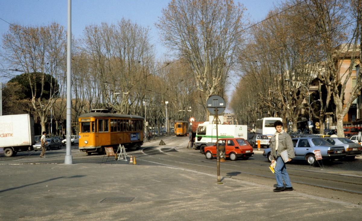 Roma / Rom ATAC SL 30 (Tw 2247) Viale Piramide Cestia / Piazza di Porta San Paolo im Februar 1989.