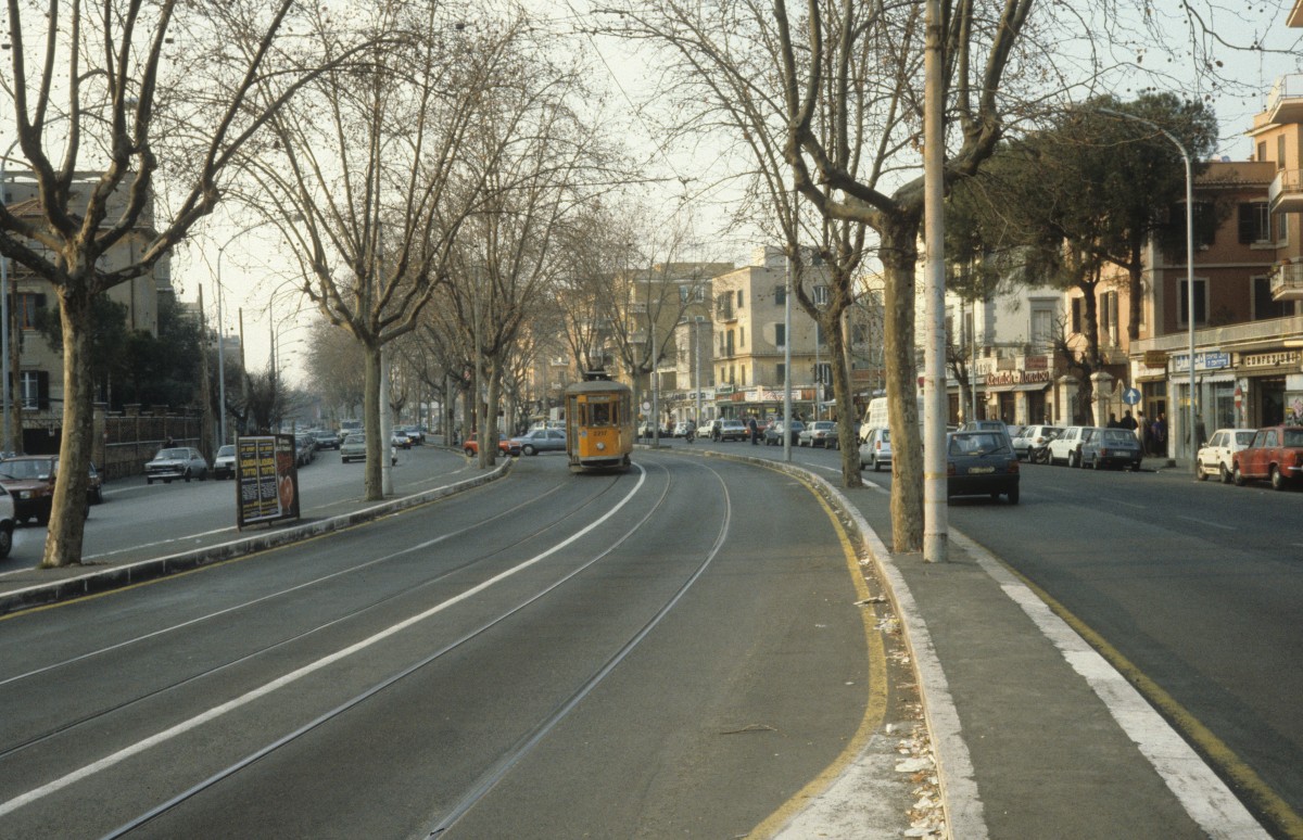 Roma / Rom ATAC SL 30 (Tw 2217) Circonvallazione Gianicolense im Februar 1989.