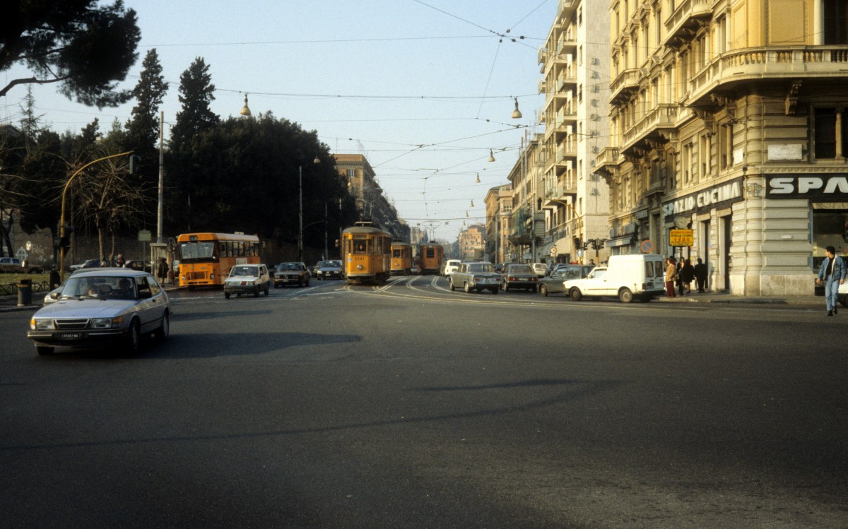 Roma / Rom ATAC SL 30 (Tw 2247) Via Emanuele Filiberto / Piazza di Porta San Giovanni / Viale Carlo Felice im Februar 1989. 